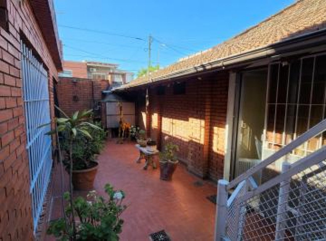 VENTA CHALET EN BARRIO TEXTIL LOS POLVORINES 4 AMB.