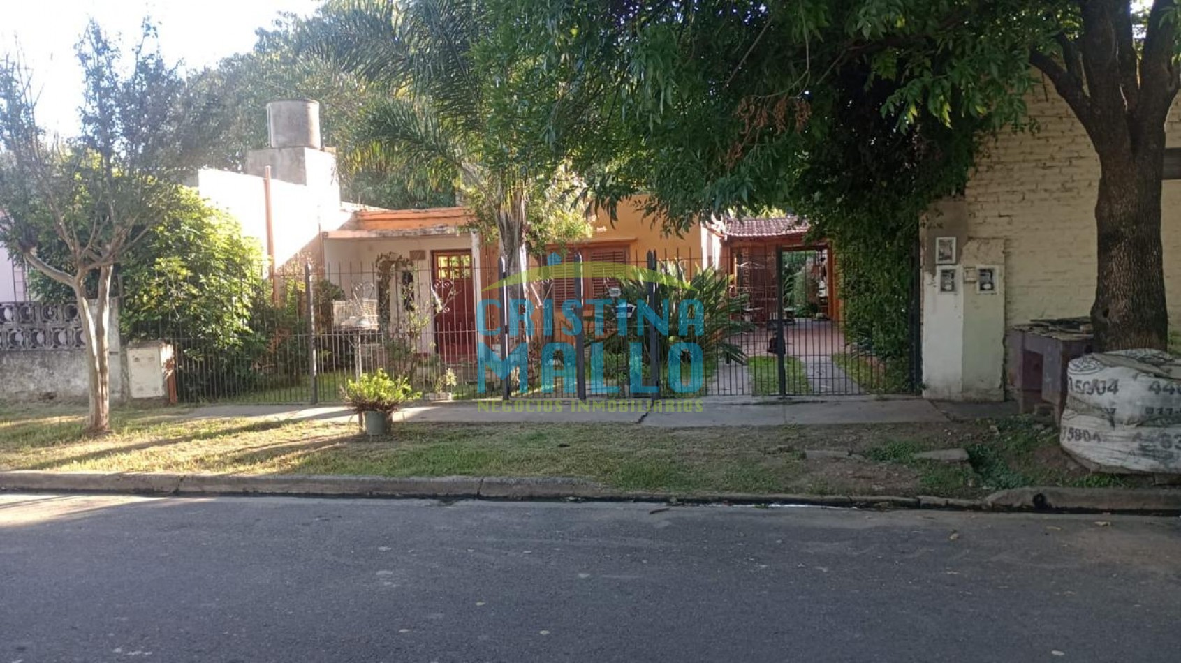 TU NUEVO HOGAR EN VILLA DE MAYO: CASA CON AMPLIO LOTE